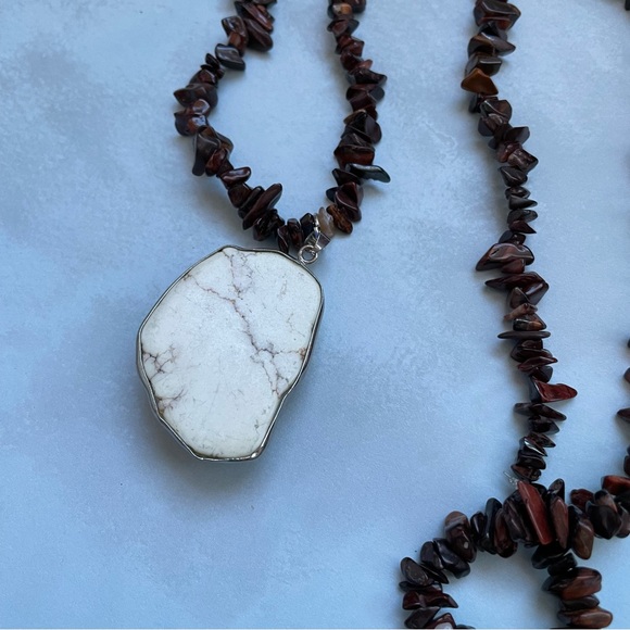 Red Tiger Eye Howlite Pendant Semiprecious Beaded Stone Necklace 18" L - Picture 6 of 6